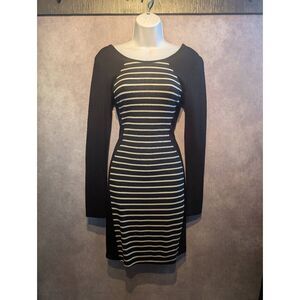 Fraiche by J flattering stretchy long sleeved dress